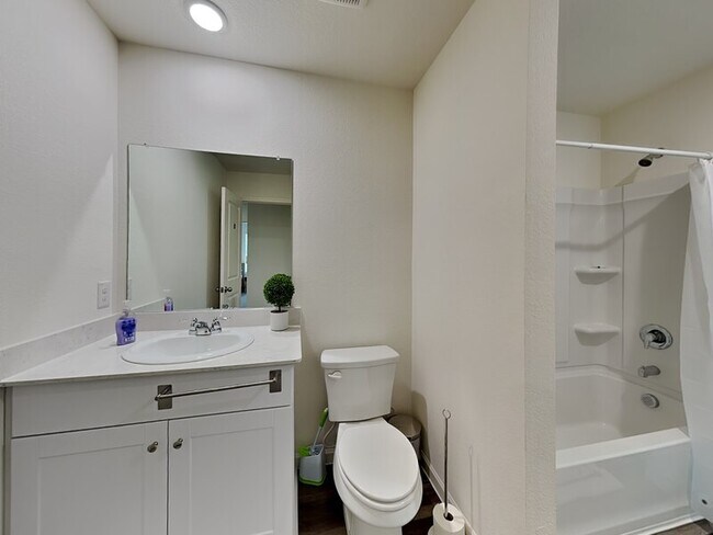 Building Photo - 14141 Emeric St