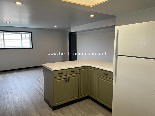 Building Photo - Ready to Move In, Mother-in-law Unit!