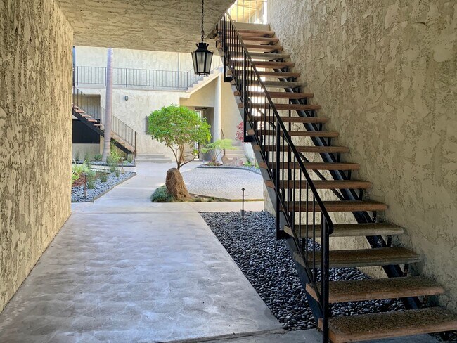 Building Photo - 10949 Palms Blvd