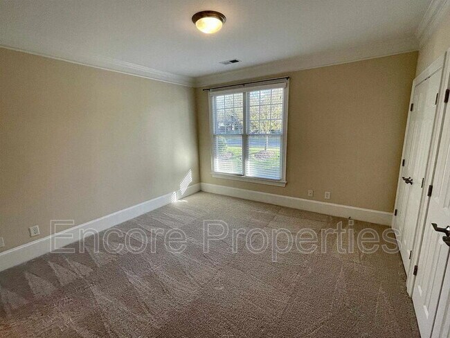 Building Photo - 927 Portstewart Dr