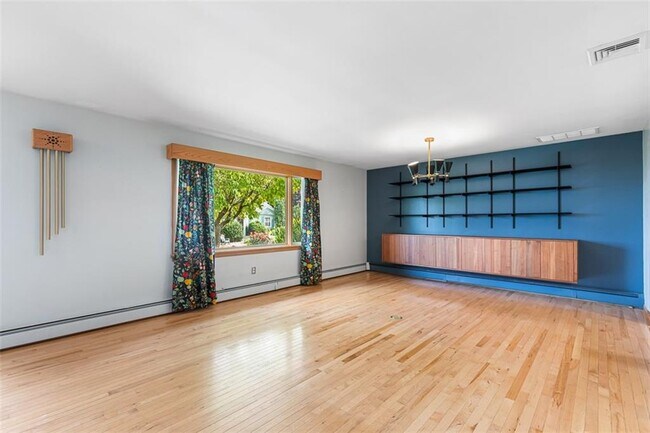 Building Photo - 2 Wardlaw Ct