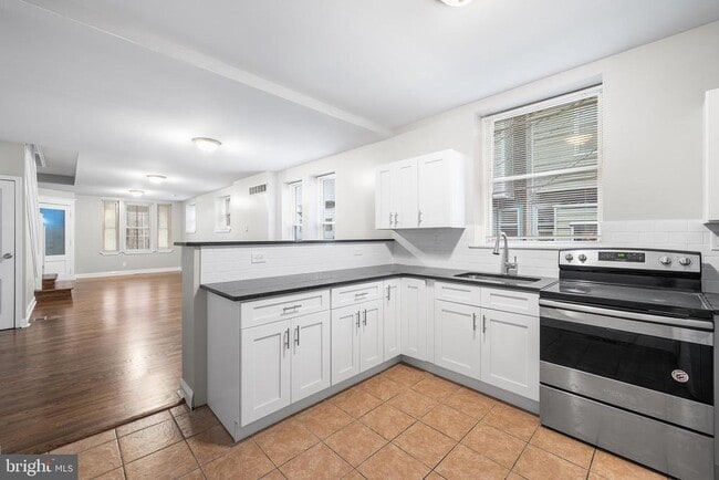 Building Photo - 1240 S 56th St