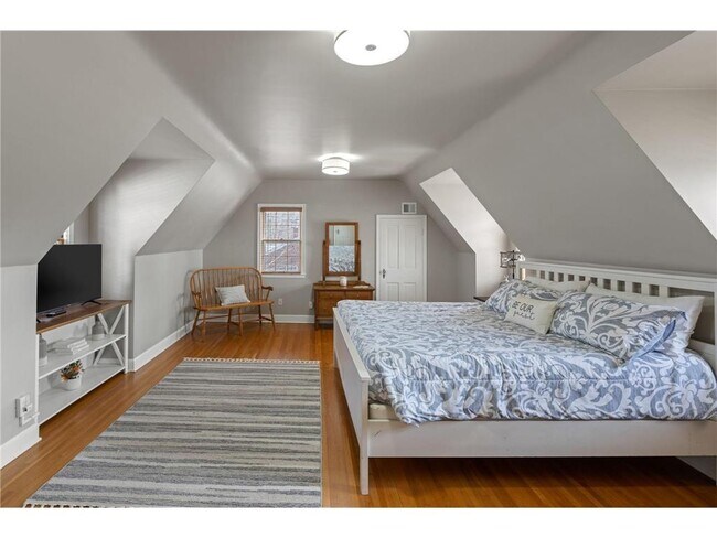 Building Photo - 2721 29th Ave NE