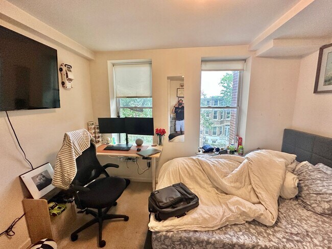 Building Photo - Great 2 bed 1 bath in Eckington/Bloomingda...