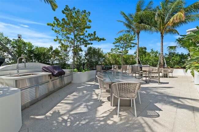 Building Photo - 900 N Ocean Blvd