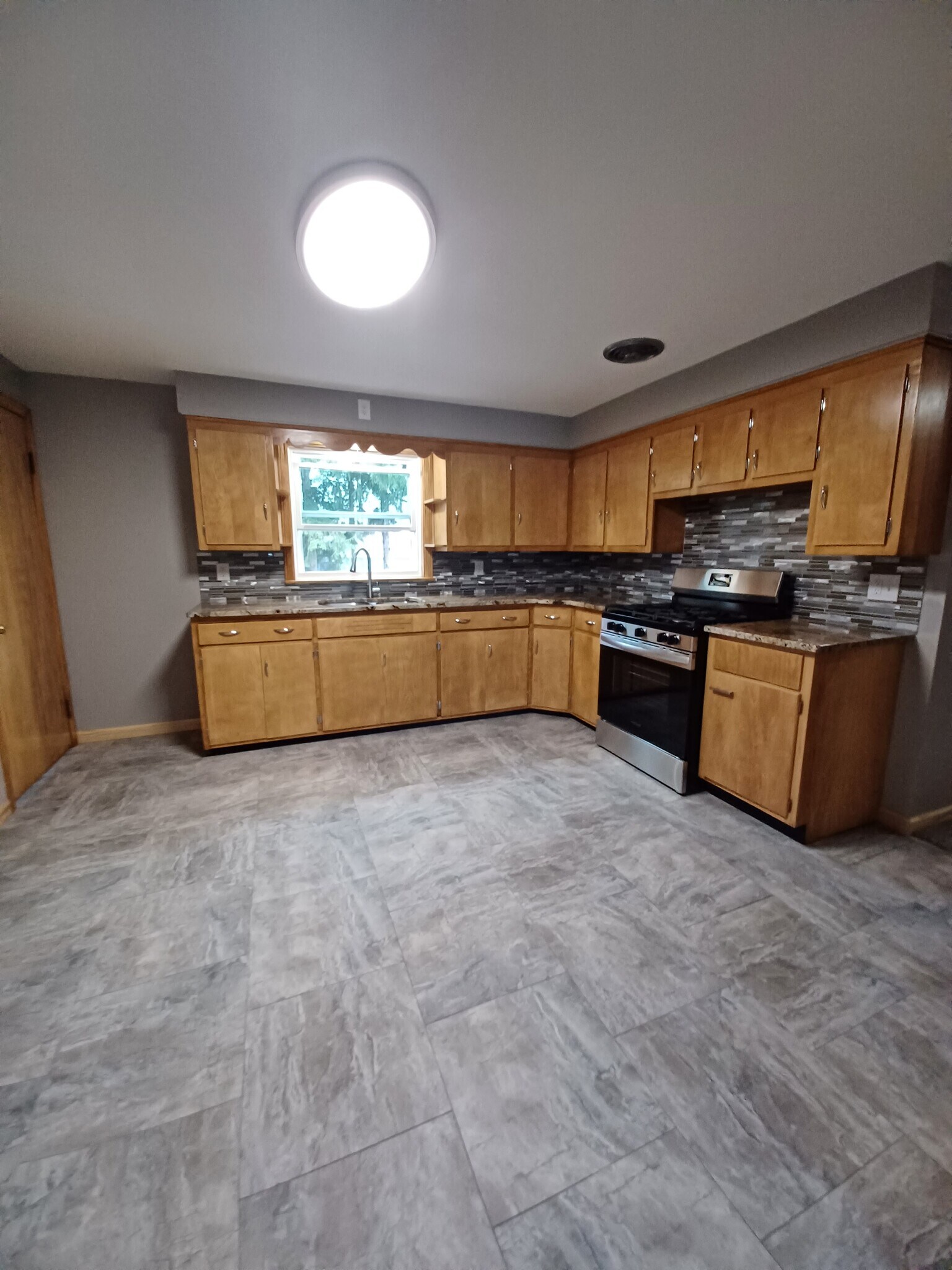 Building Photo - 21 East and West Rd