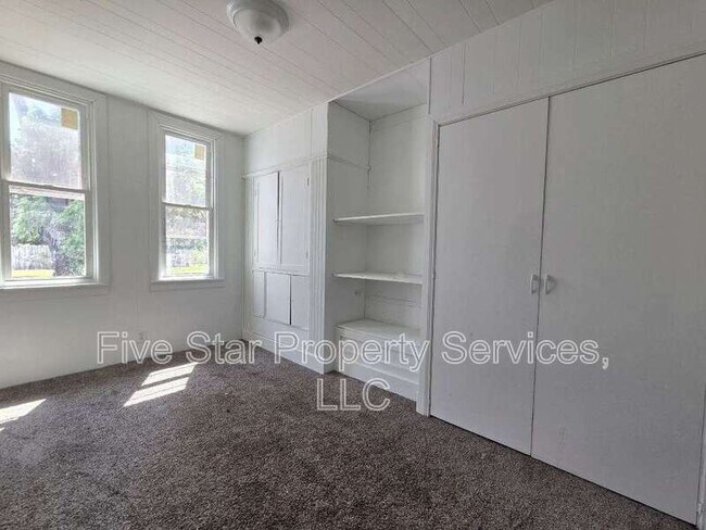 Building Photo - 930 N 11th St
