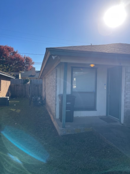 Building Photo - 6841 S Creek Dr