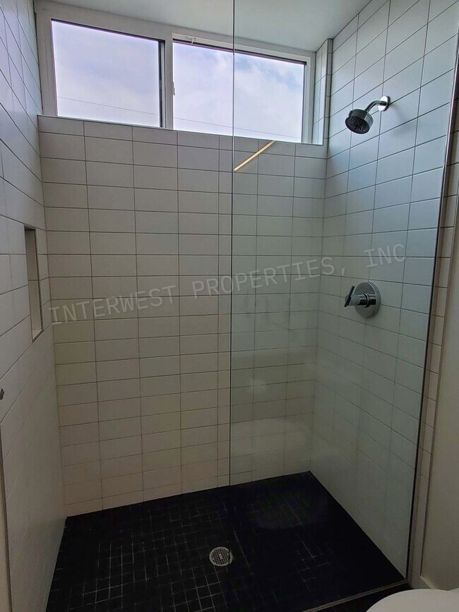 Building Photo - PERE02--*