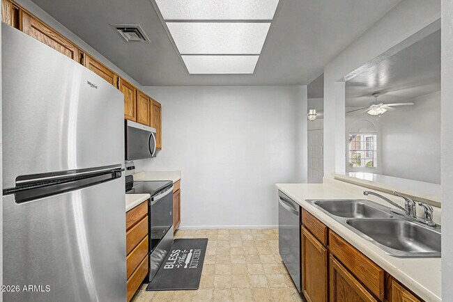Building Photo - 930 N Mesa Dr