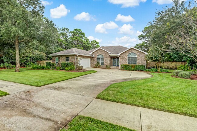 Building Photo - Gorgeous Southern Living Home in Coveted S...