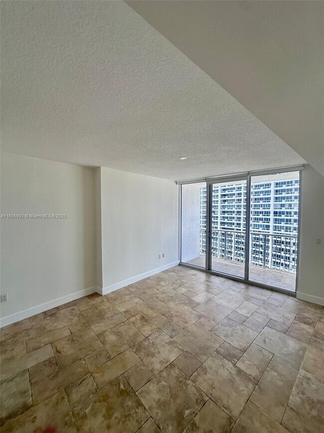 Building Photo - 1750 N Bayshore Dr