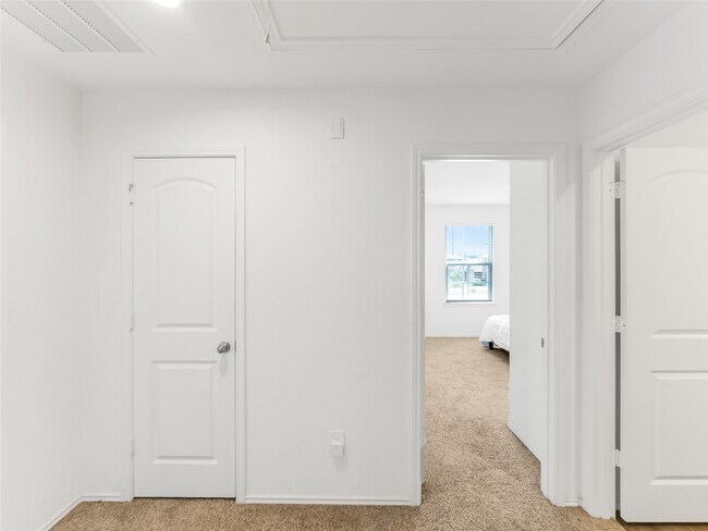 Building Photo - 15022 High Rpds Ln