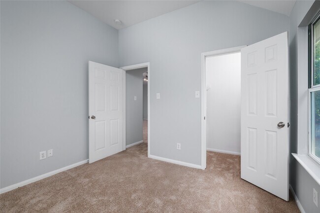 Building Photo - 14 Barker Ridge Ct