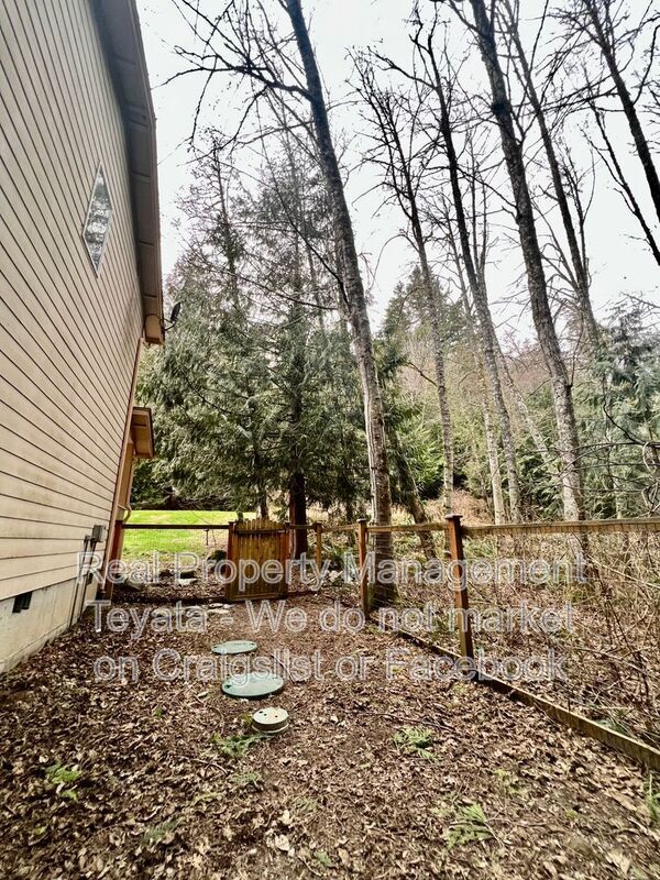 Building Photo - 450 W Alder Dr