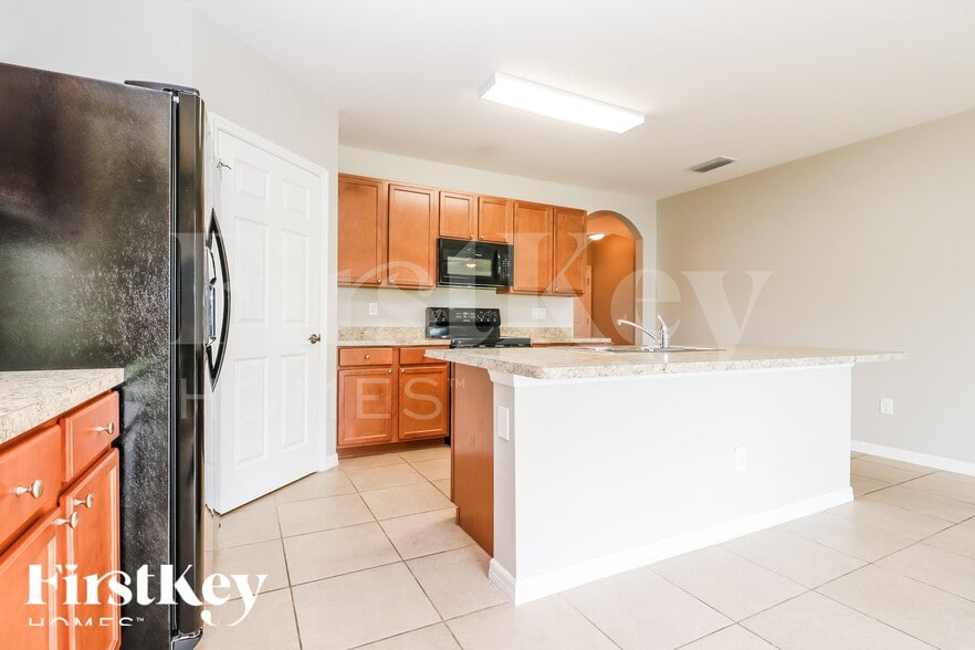 Building Photo - 710 SW 12th St