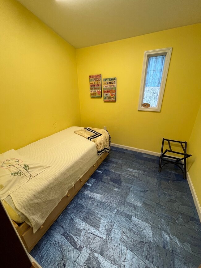 Building Photo - 1706 Mary St