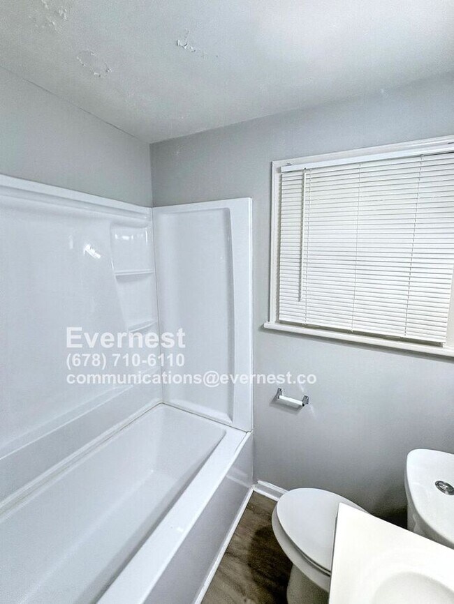 Building Photo - 4402 Davana Dr