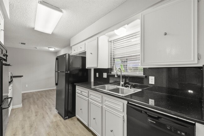 Building Photo - 16310 Cavendish Dr