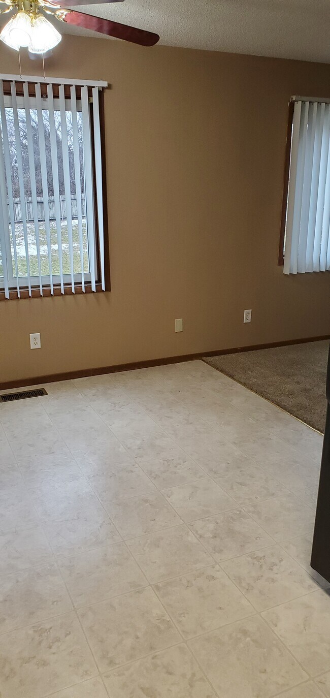 dining area - 14619 Burnell Park Dr