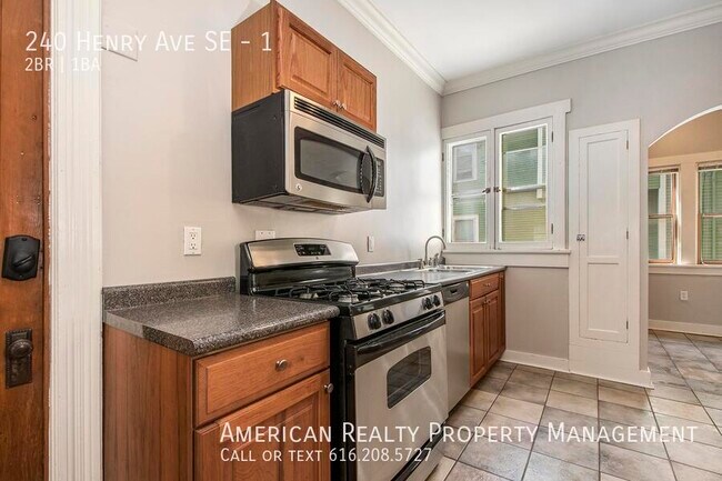 Building Photo - 240 Henry Ave SE