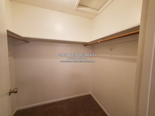 Building Photo - 957 Tyler Way
