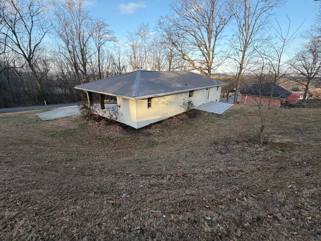 Building Photo - 2 bedroom/1 bath home in West Morristown