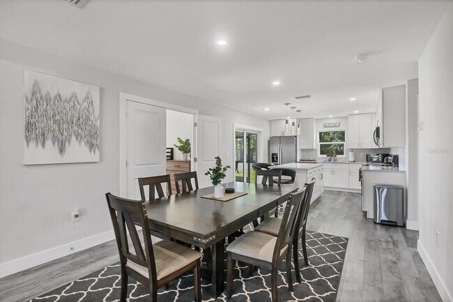 Building Photo - 12025 Saragossa Ln
