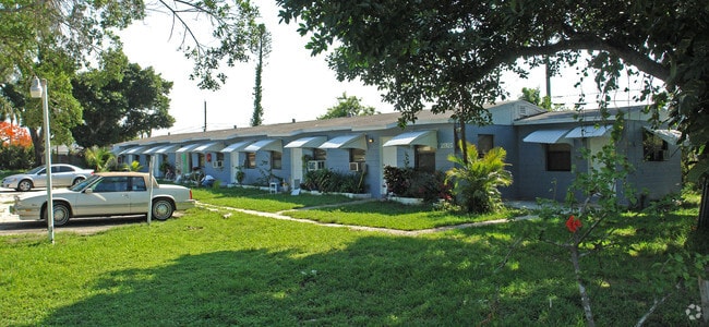 Building Photo - Royal Palm Apartments