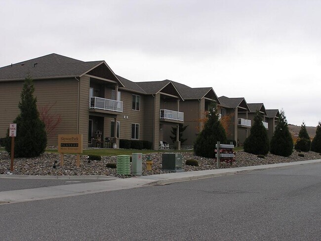 Building Photo - 60 Beacon Dr