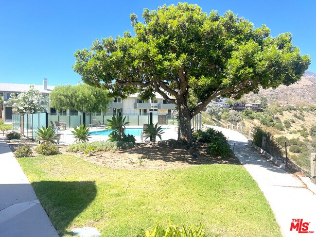 Building Photo - 6232 Tapia Dr