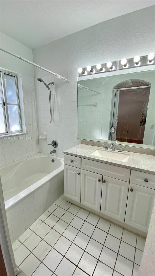 Building Photo - 8261 NW 107 Ct