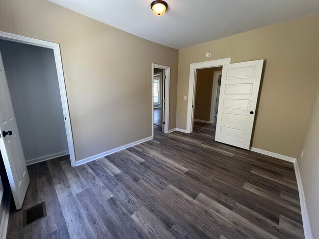 Building Photo - 3 bedroom 2 bathroom off Lurleen Blvd. in Northport