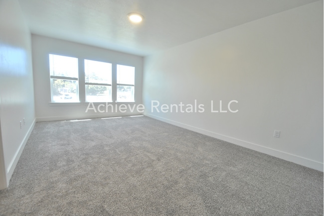 Building Photo - 208 W 3175 S