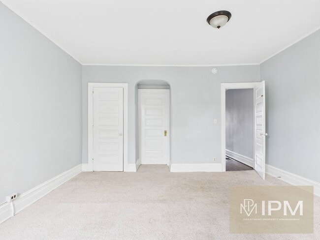 Building Photo - Available Now! Spacious 5 Bedroom, 1 Bath ...