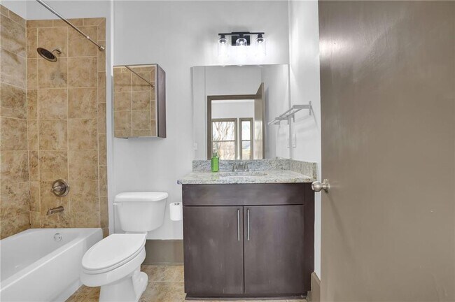 Building Photo - 745 Fountainhead Ln NE