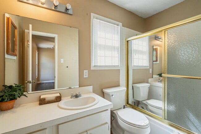 Building Photo - 106 Angela Dr