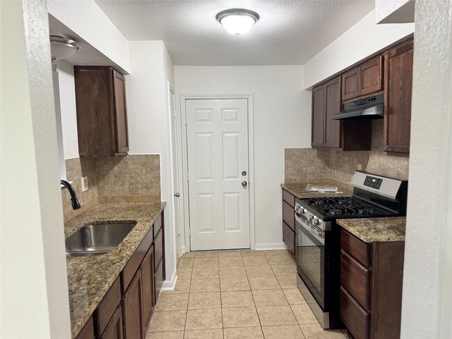 Building Photo - 10415 Sageburrow Dr