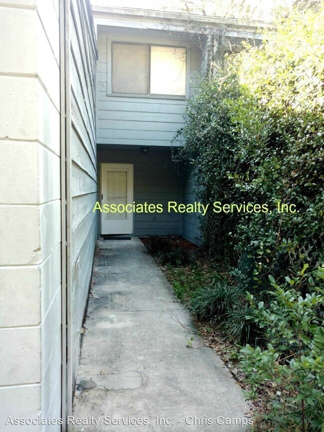 Building Photo - 3 br, 2.5 bath House - 3020 NW 28th Cir