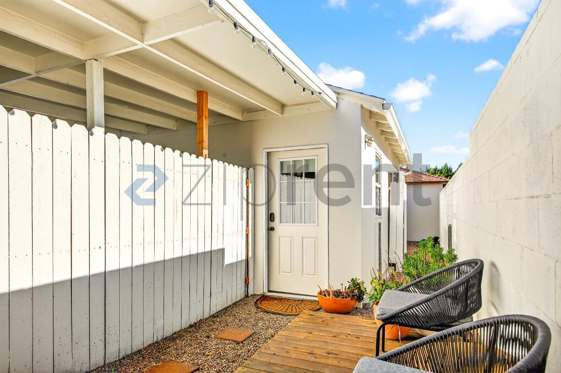 Building Photo - 12877 Borden Ave