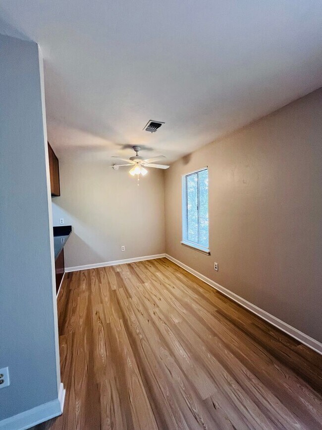 Building Photo - 3732 Donovan Dr