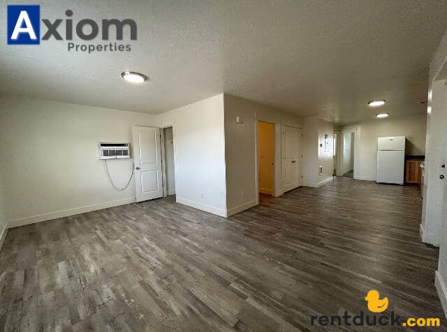 Building Photo - 1942 Brock-4