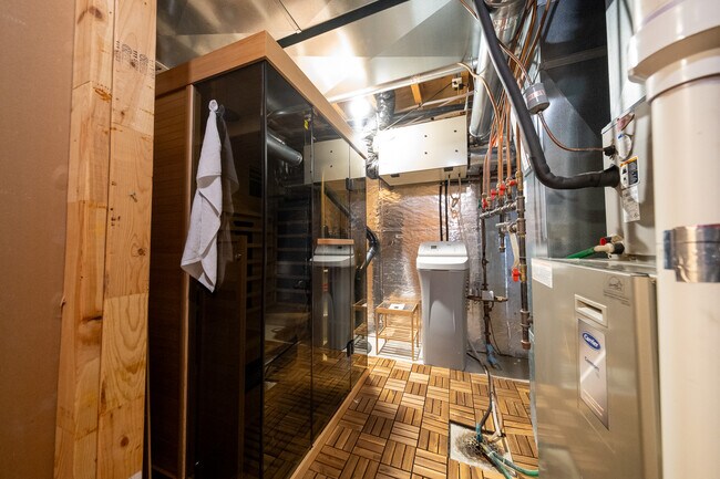 Building Photo - 572 Danube Ave