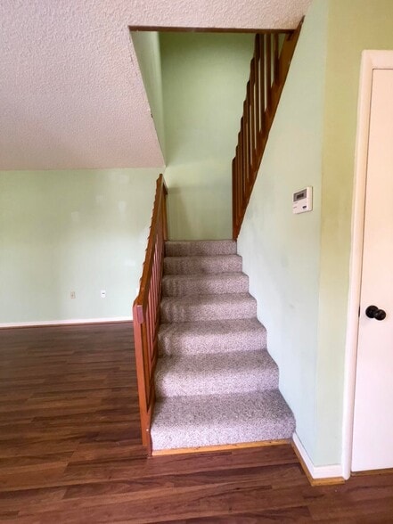 Building Photo - 27 Clinton Ct