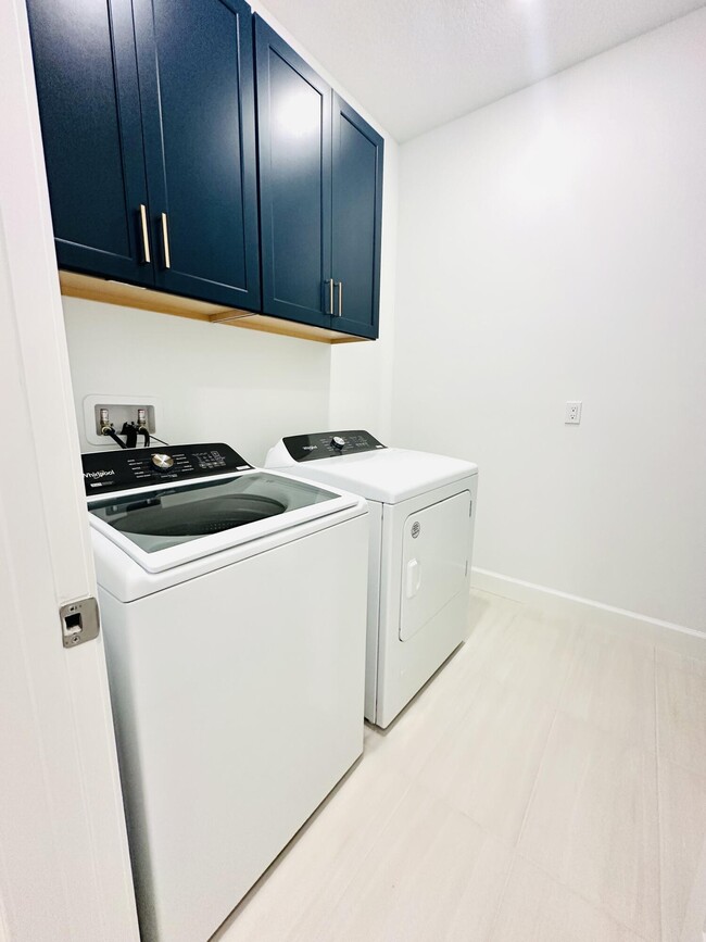 Building Photo - 8433 Beagle Ter