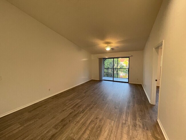 Building Photo - ANNUAL RENTAL - OASIS- 2 BED 2 BATH 2ND FLOOR