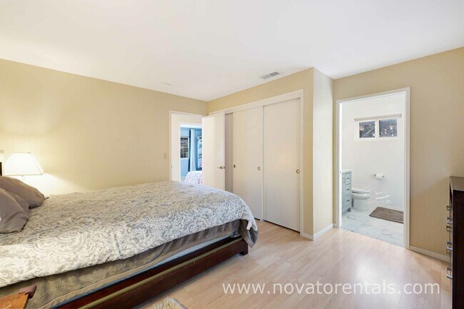 Building Photo - 2450 Center Rd