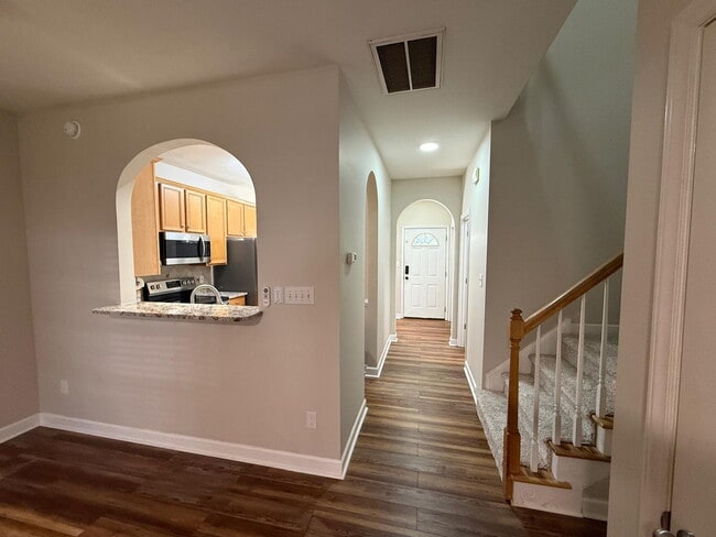 Building Photo - 305 Sugar Maple Ave