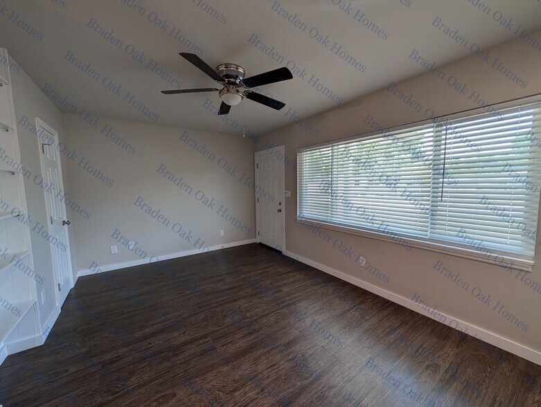 Living room - 1814 26th St W