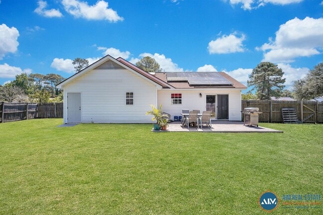 Building Photo - Charming 3-Bed, 2-Bath Home in Historic Beaufort, SC. Call for Details!